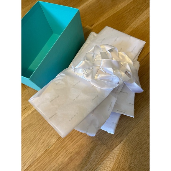 Tiffany & Co. Blue Box - Picture 8 of 11